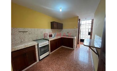 Venta De Casa 2 Pisos Urb. Manuel Arevalo