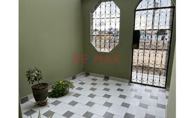 Venta De Casa 2 Pisos Urb. Manuel Arevalo