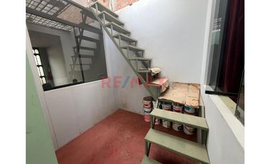 Venta De Casa 2 Pisos Urb. Manuel Arevalo