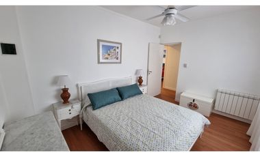 En venta casa de 4 ambientes con quincho y garaje. Barrio Chauvin.