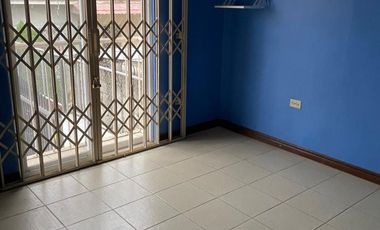 Bajo de precio !!Casa  2 planta en Villa España Mucho Lote 1