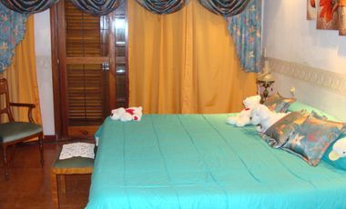 EXCELENTE CHALET EN 3 PLANTAS   LOTE DE 10 X 42 MUY BUENA CALIDAD DE CONSTRUCION