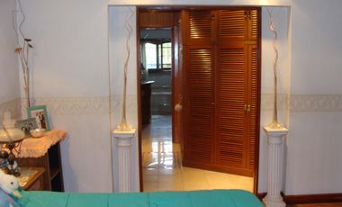 EXCELENTE CHALET EN 3 PLANTAS   LOTE DE 10 X 42 MUY BUENA CALIDAD DE CONSTRUCION