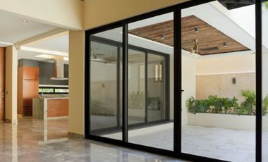 Casa con jardin y alberca privada,  residencial con amenidades, Valenia