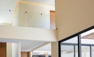 Casa con jardin y alberca privada,  residencial con amenidades, Valenia