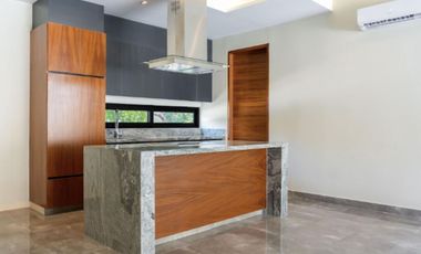 Casa con jardin y alberca privada,  residencial con amenidades, Valenia