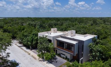 Casa con jardin y alberca privada,  residencial con amenidades, Valenia