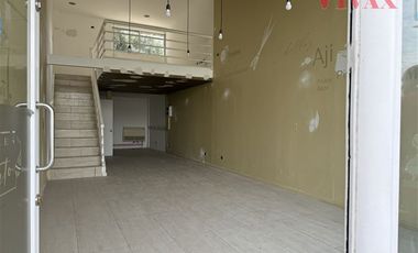 Local Comercial en Arriendo en Av. La Dehesa / Strip Center Small Service
