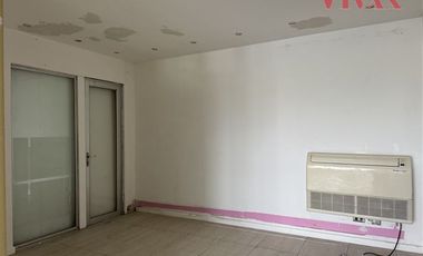 Local Comercial en Arriendo en Av. La Dehesa / Strip Center Small Service