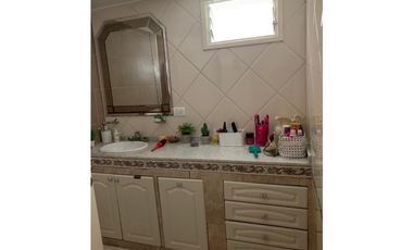 OPORTUNIDAD ! DEPTO 4 AMB QUINCHO IMPECABLE VILLA PRIMERA