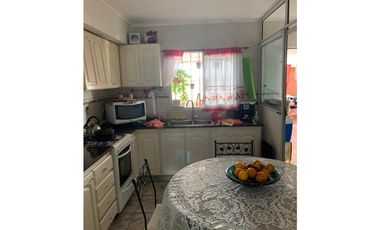 OPORTUNIDAD ! DEPTO 4 AMB QUINCHO IMPECABLE VILLA PRIMERA