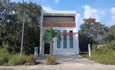 Edificio Comercial en la Cruz de Servicios Nuevo Centro de Playa del Carmen P4136