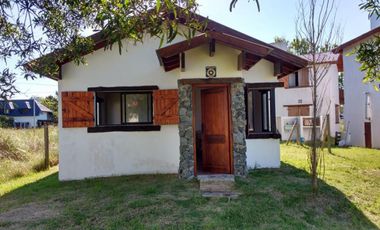Casa a Estrenar en Costa Chica Partido de la costa, dos dormitorios en complejo, Se escuchan propuestas de permutas en Bs.As