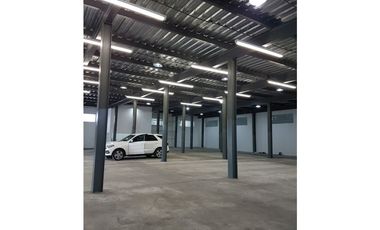 BODEGA 2,600 MT2 EN LLANO BONITO