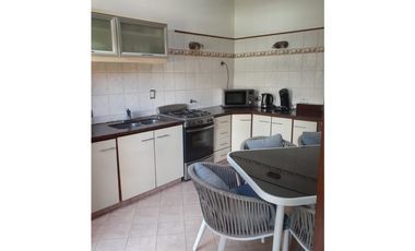 Chalet 5 ambientes con piscina. Zona Parque Luro.