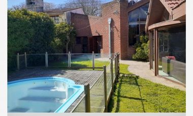 Chalet 5 ambientes con piscina. Zona Parque Luro.