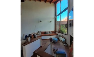 Chalet 5 ambientes con piscina. Zona Parque Luro.