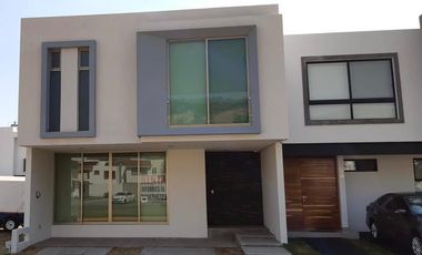 Residencia Ejecutiva en Bosques Cedros: Seguridad de Alto Nivel y Confort Tecnológico en el Corredor Sur