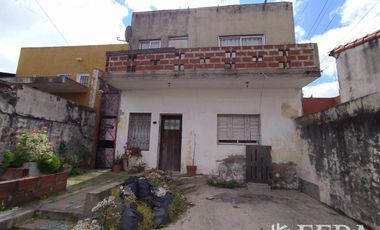 Venta de departamento tipo casa PH 4 ambientes en Villa Dominico (24107)