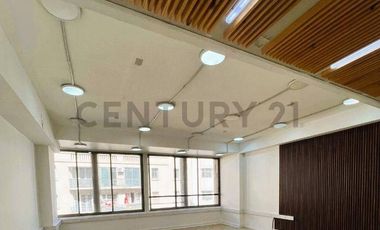 Arriendo Oficina de 109 m² |Edificio España| Santiago Centro (Metro U. de Chile)