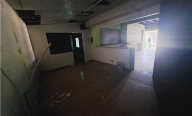 VENDO/ ALQUILO LOCAL COMERCIAL EN ESQUINA CON BODEGA