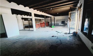 VENDO/ ALQUILO LOCAL COMERCIAL EN ESQUINA CON BODEGA