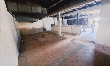 VENDO/ ALQUILO LOCAL COMERCIAL EN ESQUINA CON BODEGA