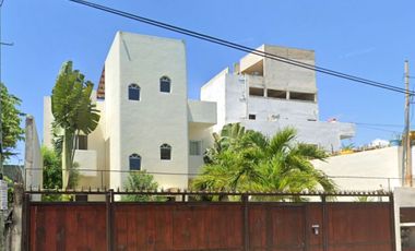 Hotel en operación, a unos minutos de la playa, en venta Playa del Carmen.