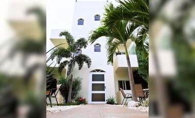 Hotel en operación, a unos minutos de la playa, en venta Playa del Carmen.