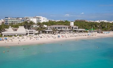 Hotel en operación, a unos minutos de la playa, en venta Playa del Carmen.