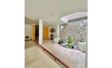 Se vende casa esquinera de dos pisos más terraza Las Mercedes Palmira