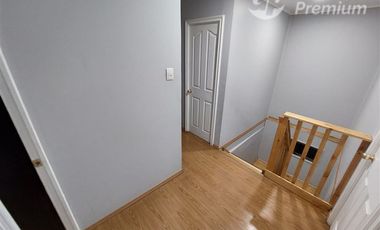 Casa de 2 pisos en venta de 4 dorm 2 baños en Calera