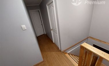 Casa de 2 pisos en venta de 4 dorm 2 baños en Calera
