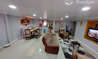 Casa de 2 pisos en venta de 4 dorm 2 baños en Calera