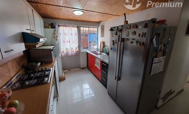 Casa de 2 pisos en venta de 4 dorm 2 baños en Calera