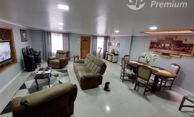 Casa de 2 pisos en venta de 4 dorm 2 baños en Calera