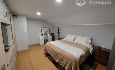 Casa de 2 pisos en venta de 4 dorm 2 baños en Calera