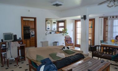 PROPIEDAD EN BLOCK. CASA + DEPARTAMENTO + LOCAL.