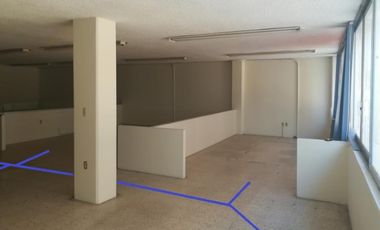 Oficina en 1er. piso de 354 m² en el centro de Veracruz. Cuenta con divisiones