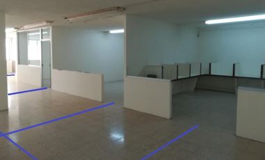 Oficina en 1er. piso de 354 m² en el centro de Veracruz. Cuenta con divisiones