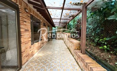 casa en arriendo en loma de las brujas. Cod A775810