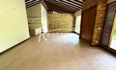casa en arriendo en loma de las brujas. Cod A775810
