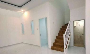 Rumah cantik Desaign Bikin Adem Ruangan Nyaman Lokasi Strategis Dekat RS Kariadi