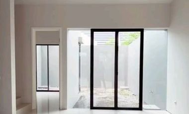 Rumah cantik Desaign Bikin Adem Ruangan Nyaman Lokasi Strategis Dekat RS Kariadi