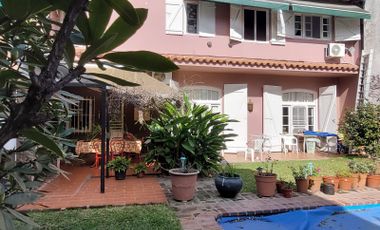 Casa en Venta 4 dormitorios en Olivos, pileta climatizada, jardin, quincho, seguridad 24hs