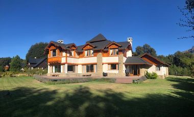 Luminosa casa en venta en Arelauquen sobre cancha de golf