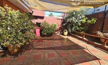 Casa en venta en La Cisterna uso habitacional u oficinas