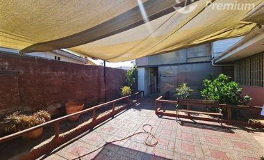 Casa en venta en La Cisterna uso habitacional u oficinas