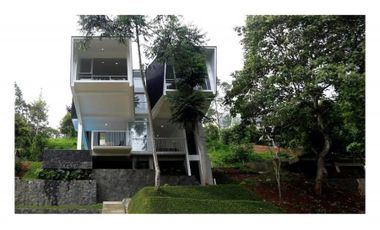 Rumah konsep Villa exclusive, dengan view Kota Bandung yang fresh; Dago