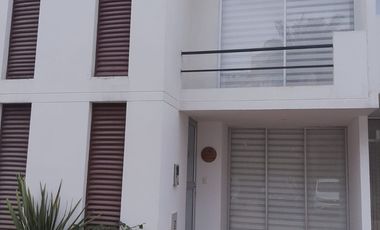 casa en venta en la mesa. Cod V1717